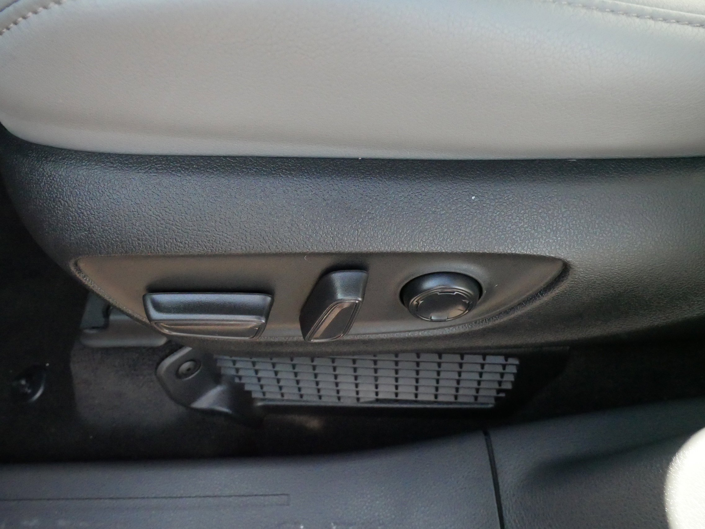 Certified 2023 Toyota Sienna Limited FWD image 20
