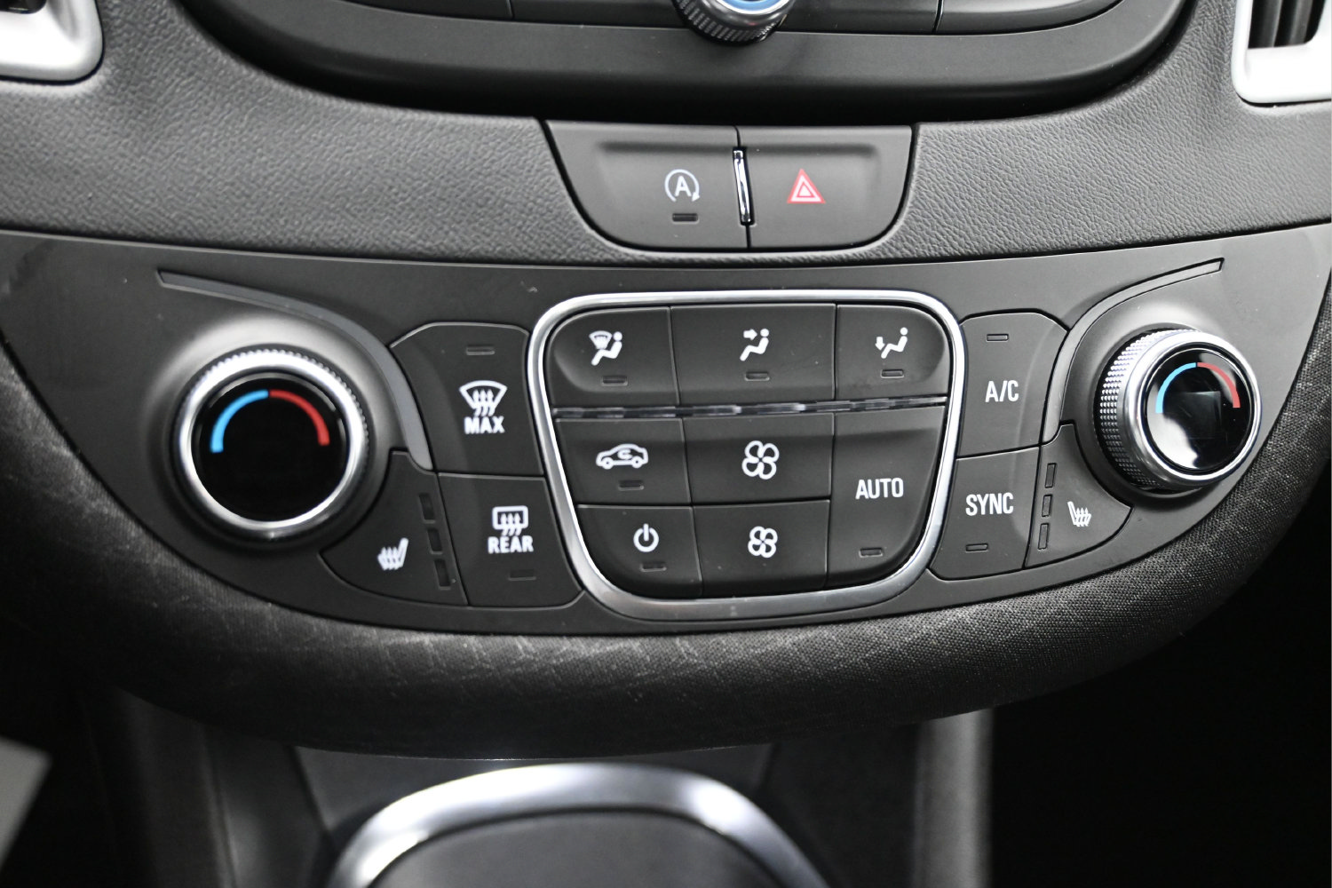 Used 2025 Chevrolet Malibu LT FWD image 24