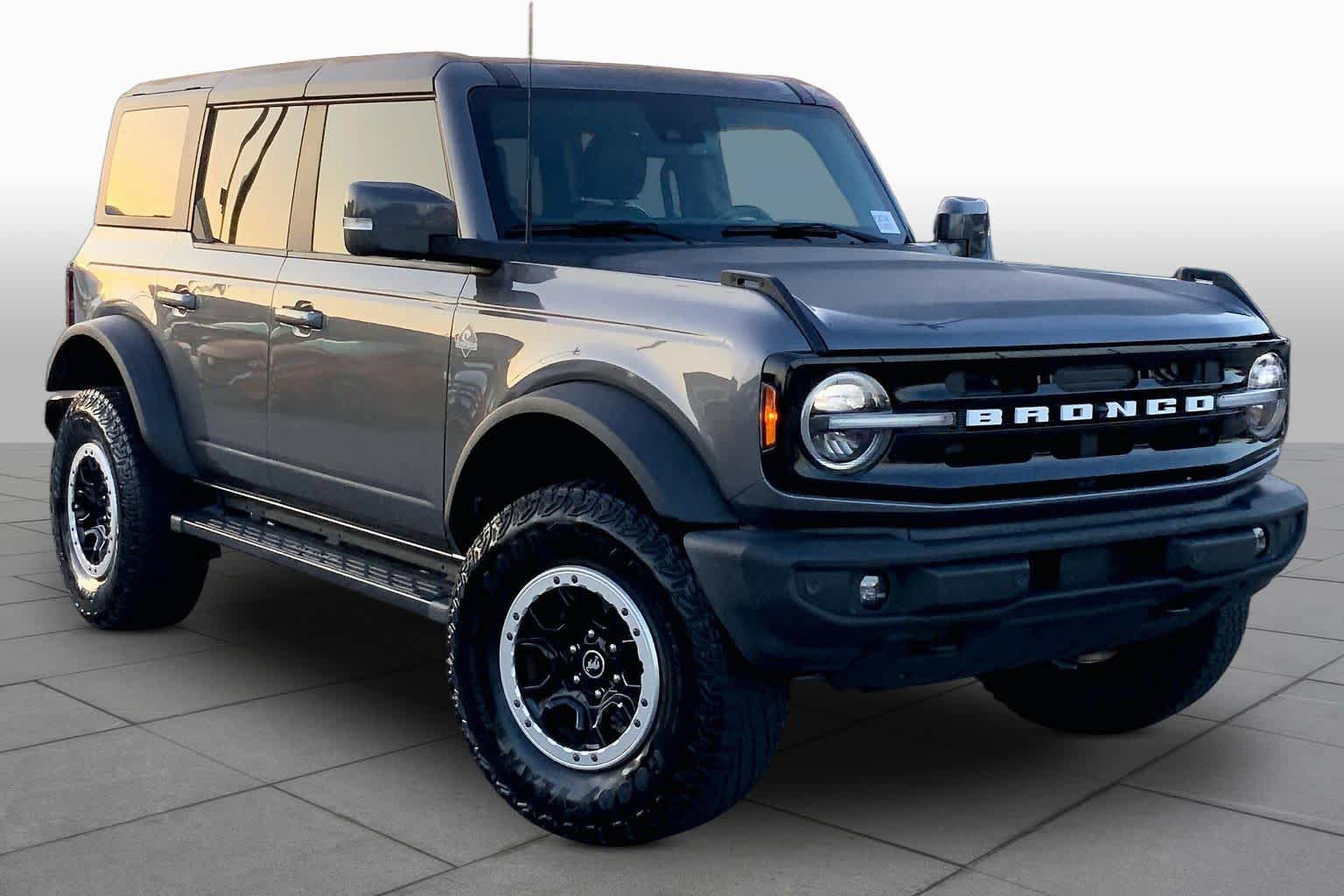Used 2023 Ford Bronco Outer Banks w/ Sasquatch Package AWD/4WD image 3