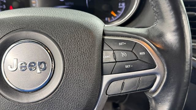 Used 2018 Jeep Grand Cherokee Laredo AWD/4WD image 22