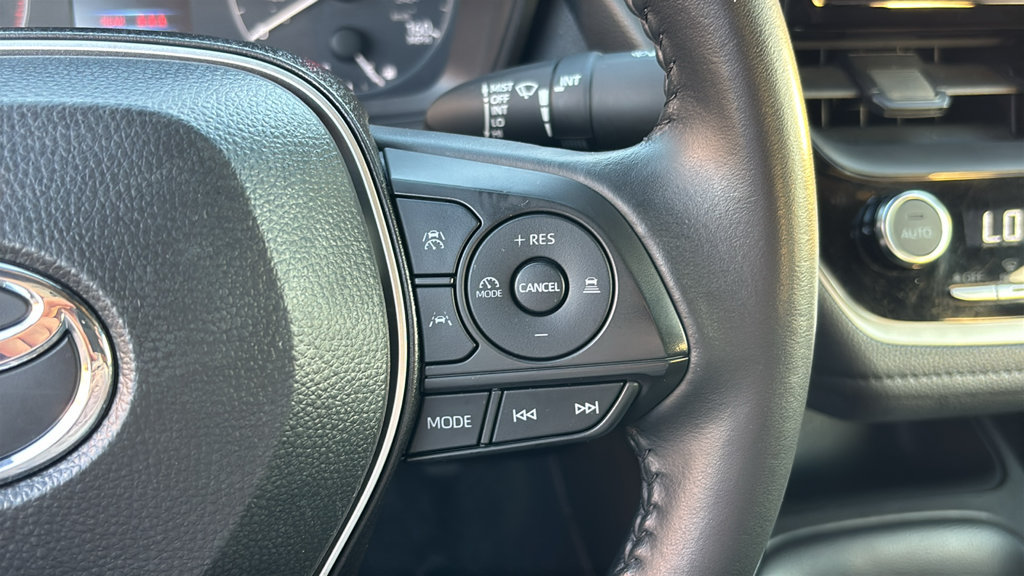 Used 2025 Toyota Corolla SE FWD image 17