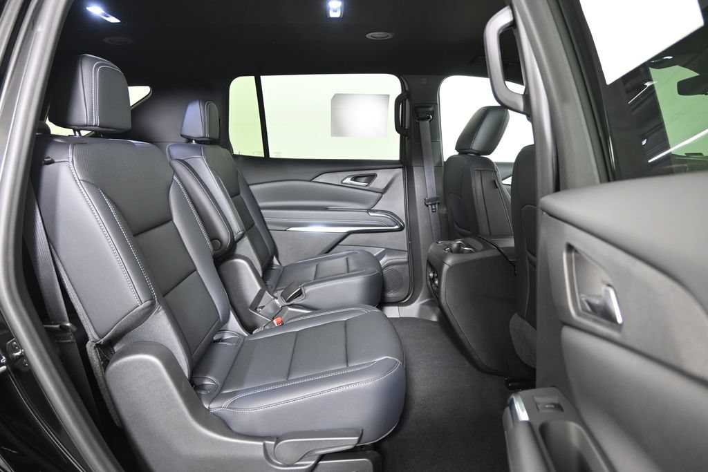 Used 2026 Chevrolet Traverse LT w/ Midnight/Sport Edition AWD/4WD image 15