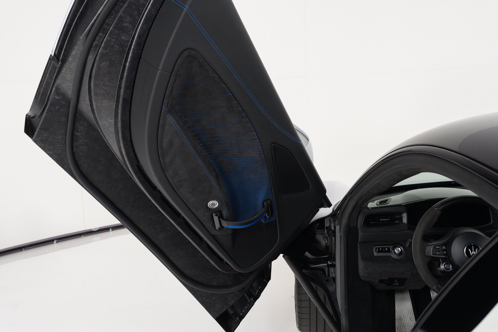 Used 2022 Maserati MC20 Coupe RWD image 35