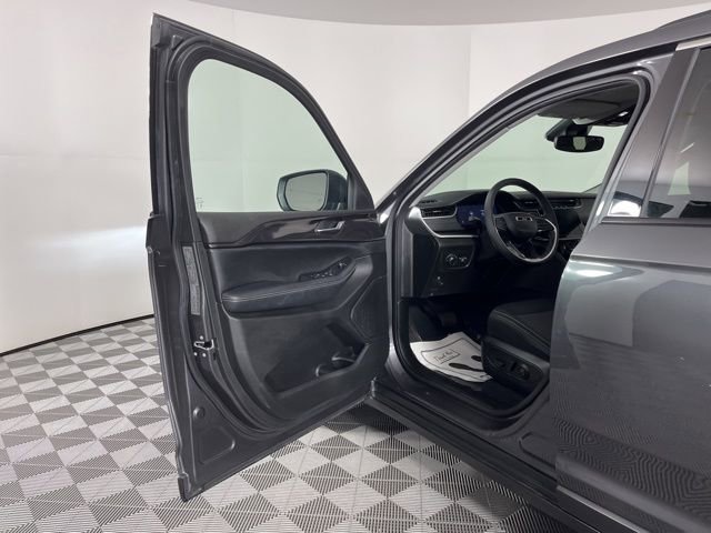 Used 2023 Jeep Grand Cherokee L Laredo w/ Luxury Tech Group I image 17