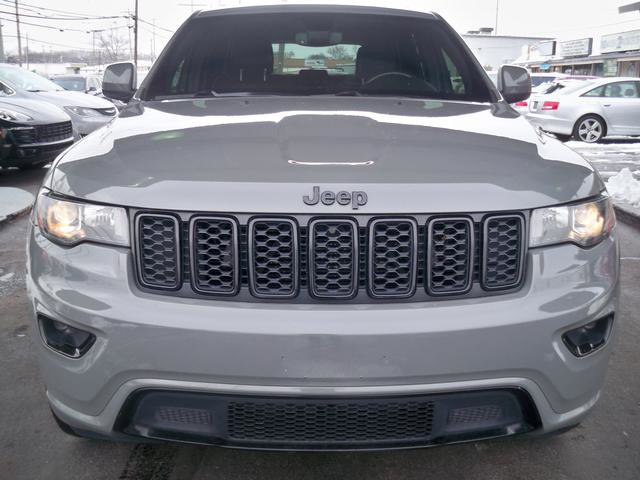Used 2019 Jeep Grand Cherokee Altitude image 2