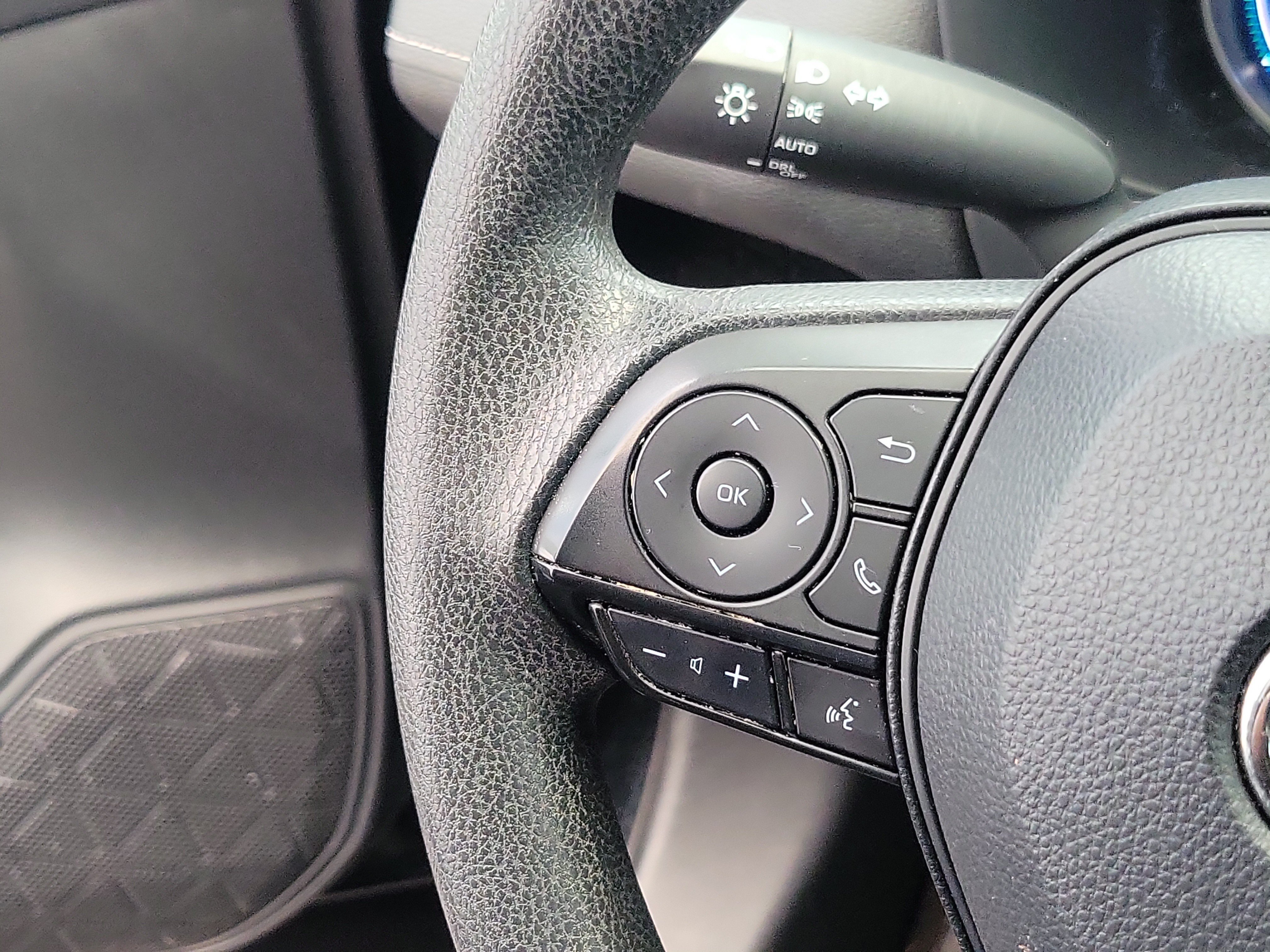Used 2025 Toyota RAV4 XLE AWD/4WD image 23