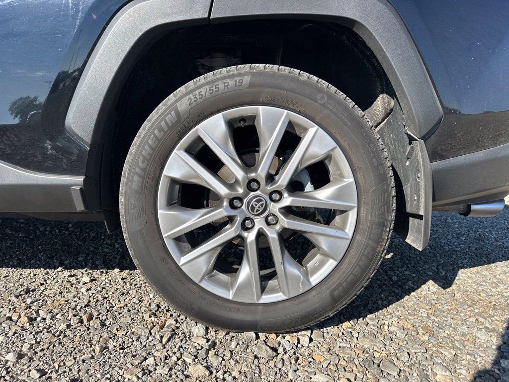 Used 2022 Toyota RAV4 XLE Premium AWD/4WD image 7