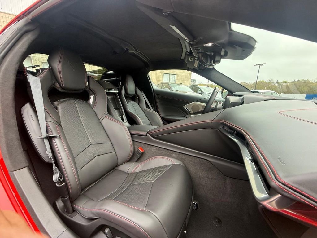 Used 2025 Chevrolet Corvette Z06 RWD image 25