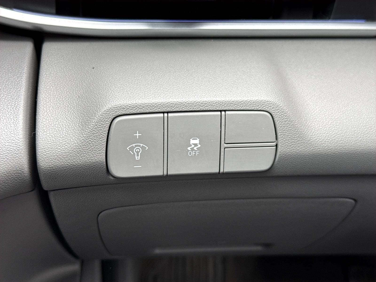 Used 2024 Hyundai Elantra SEL FWD image 19