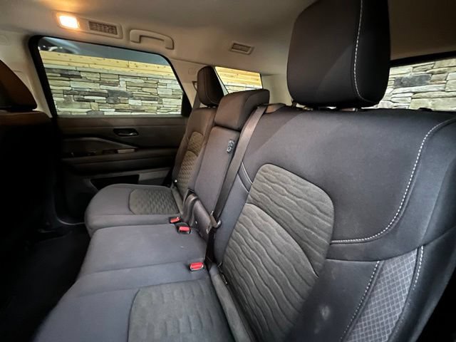 Used 2025 Nissan Pathfinder SV AWD/4WD image 32