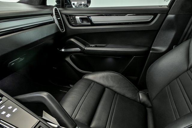 Used 2020 Porsche Cayenne Turbo image 25