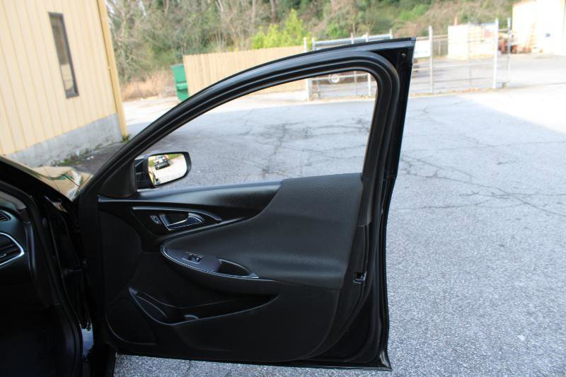 Used 2021 Chevrolet Malibu LT FWD image 23