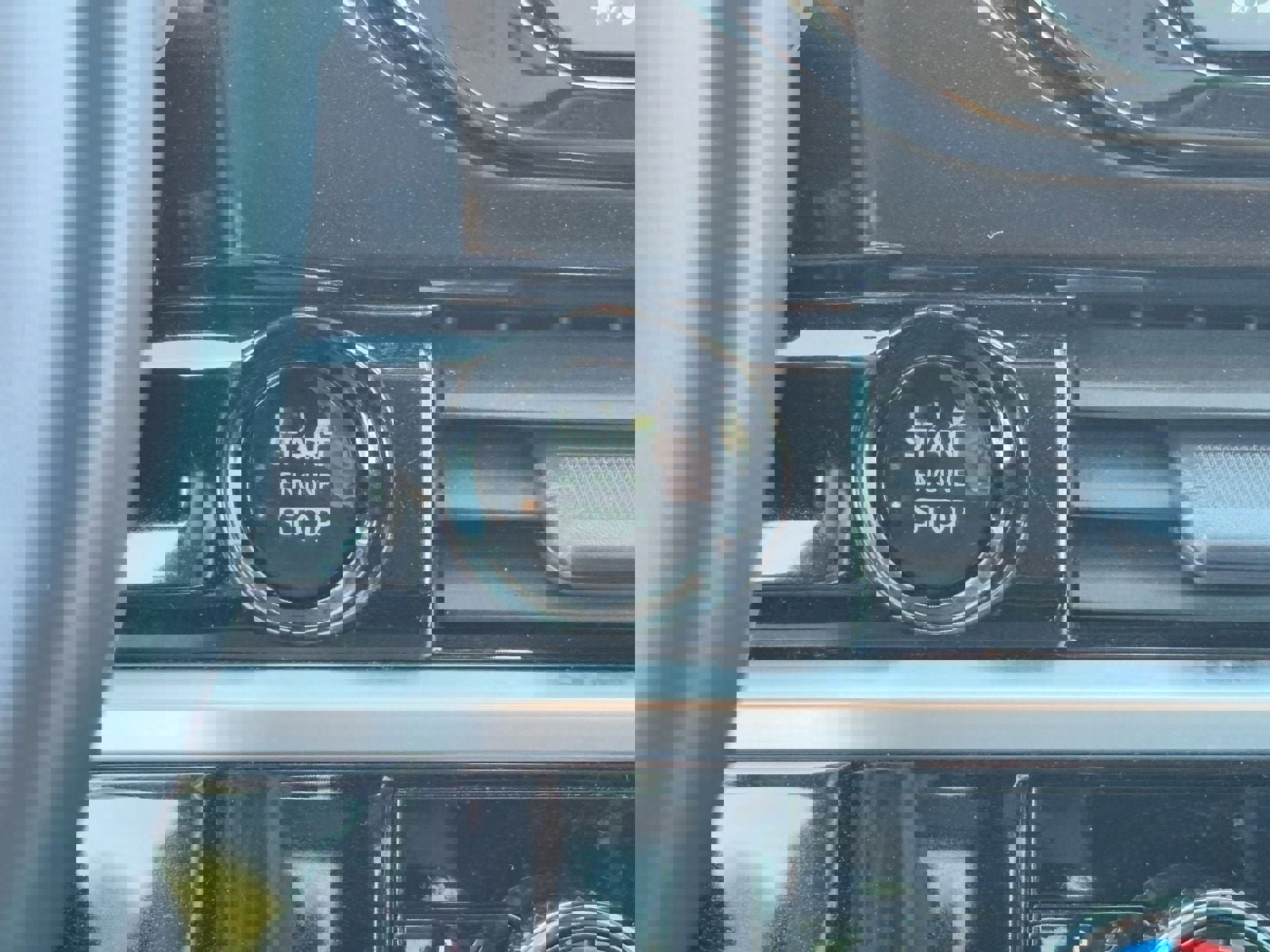 Certified 2025 Nissan Pathfinder SV image 24