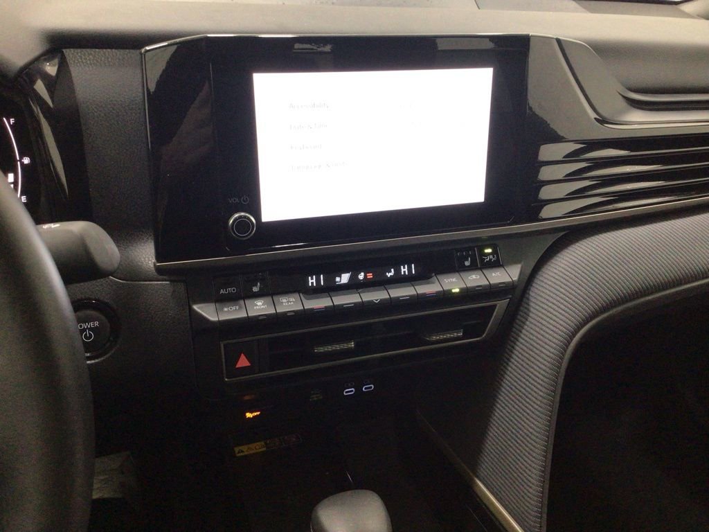 Used 2025 Toyota Camry SE image 13