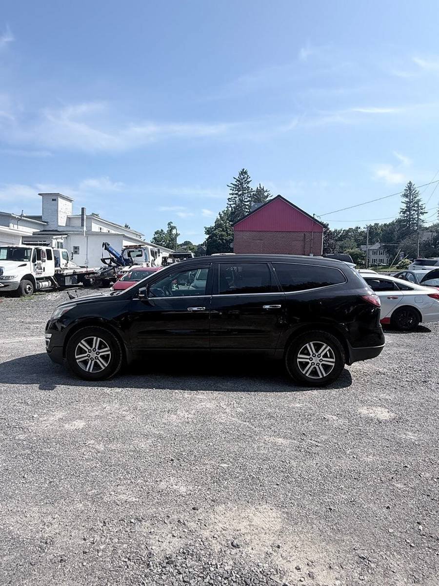 Used 2017 Chevrolet Traverse LT AWD/4WD image 2
