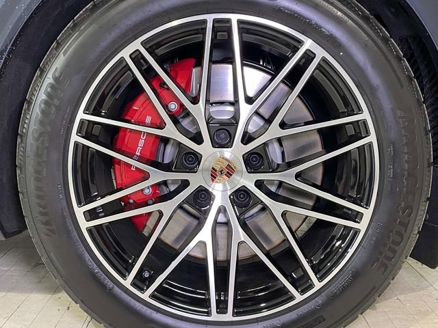 New 2026 Porsche Cayenne GTS image 16