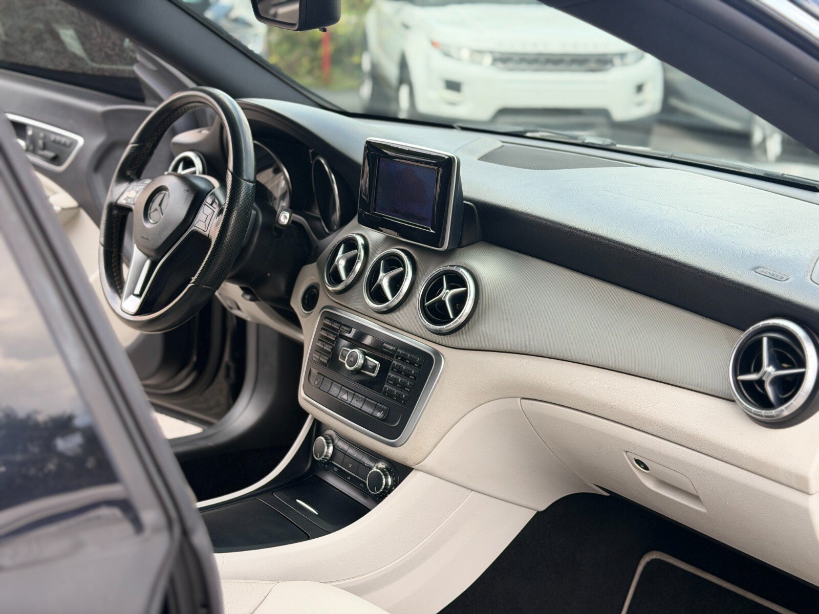 Used 2014 Mercedes-Benz CLA 250 4MATIC image 14
