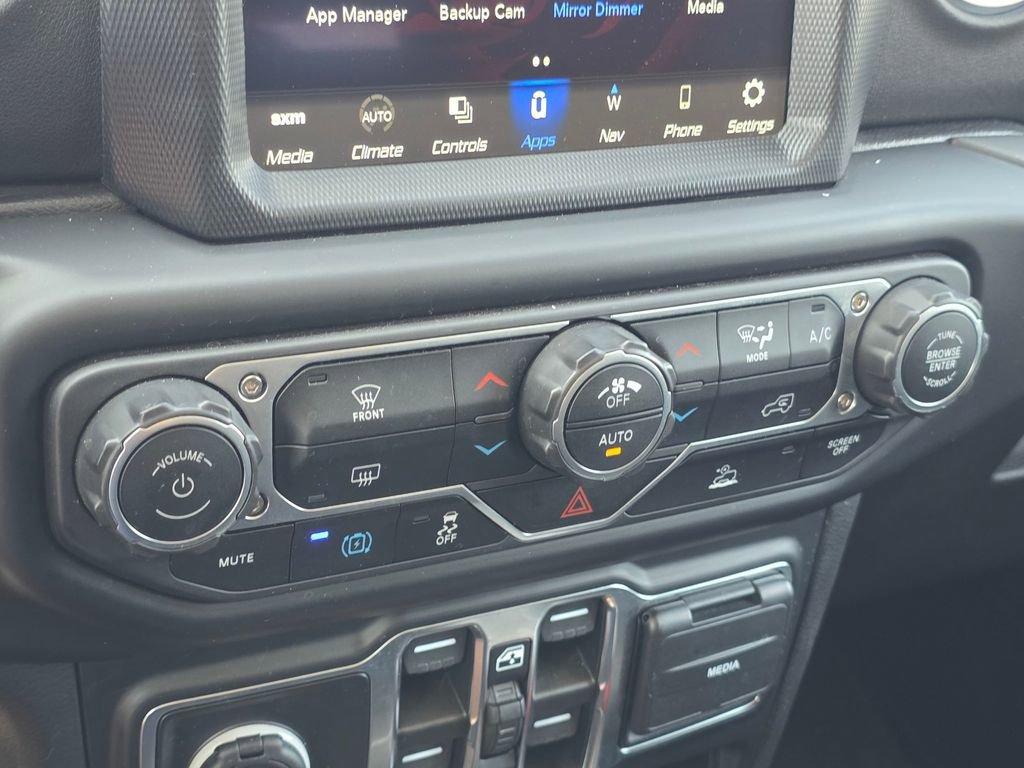Used 2023 Jeep Wrangler Unlimited Sahara AWD/4WD image 28