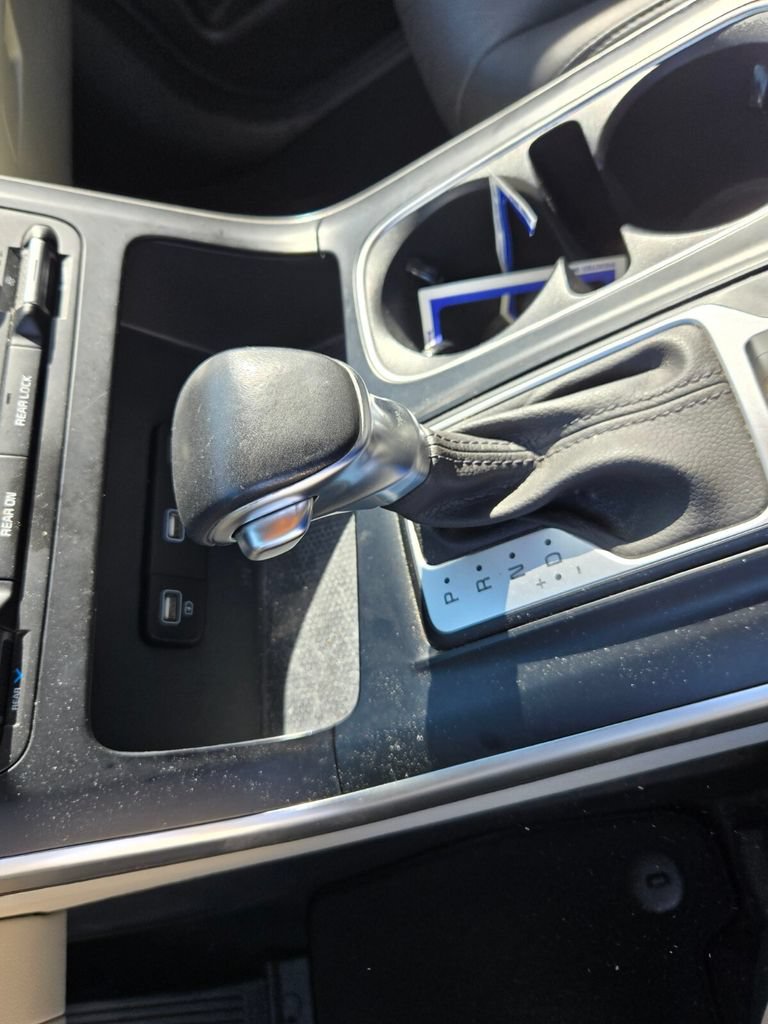 Used 2023 Kia Carnival LX FWD image 9