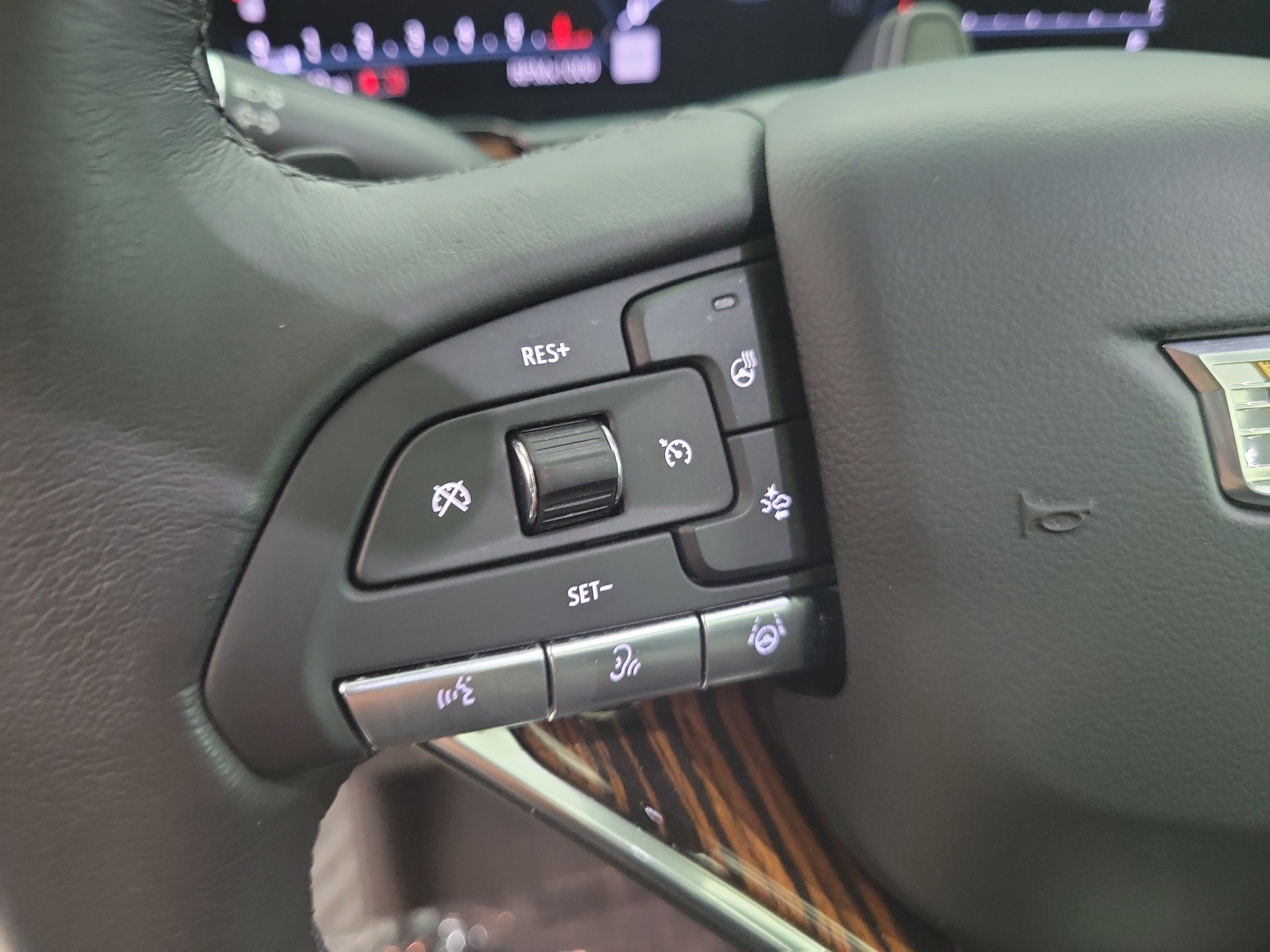 Used 2023 Cadillac Escalade Premium Luxury RWD image 29