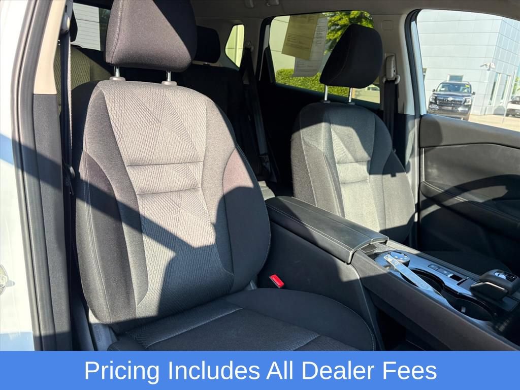 Used 2024 Nissan Rogue SV AWD/4WD image 18