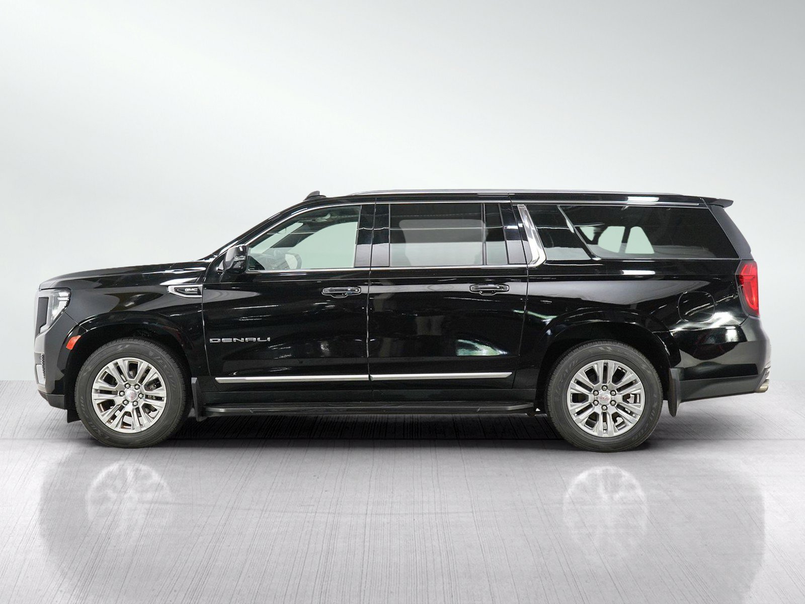 Used 2021 GMC Yukon XL Denali AWD/4WD image 4