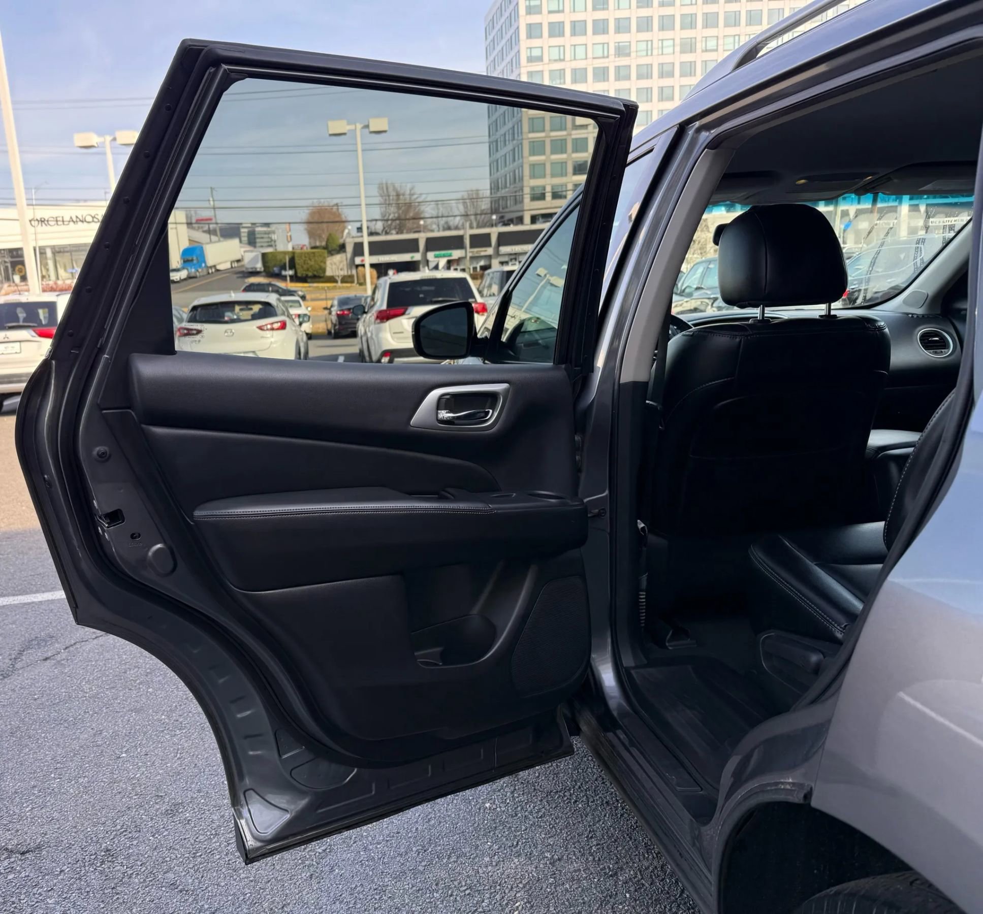 Used 2015 Nissan Pathfinder SL w/ SL Tech Package image 28