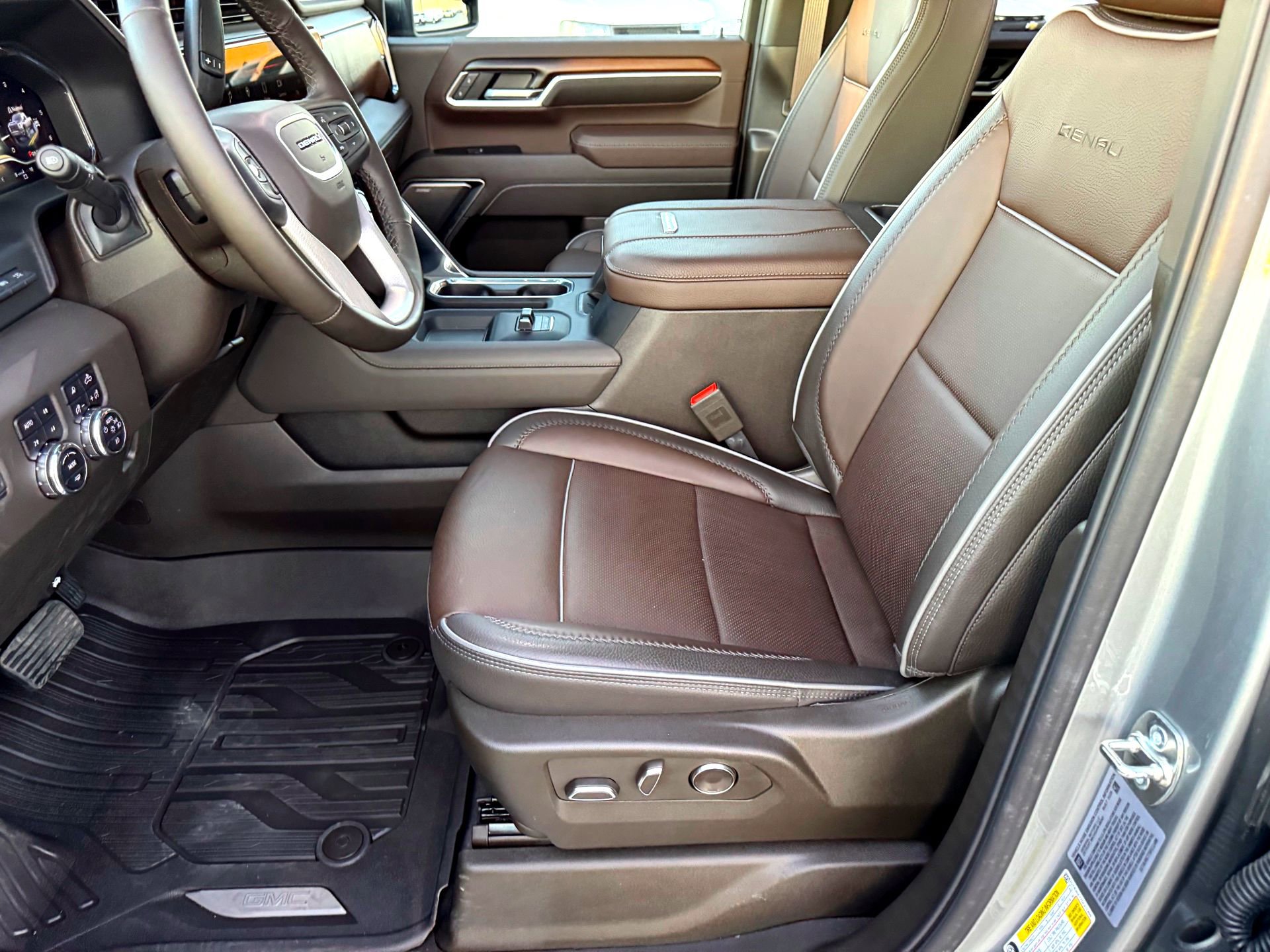 Used 2025 GMC Sierra 2500 Denali w/ Denali Reserve Package image 12