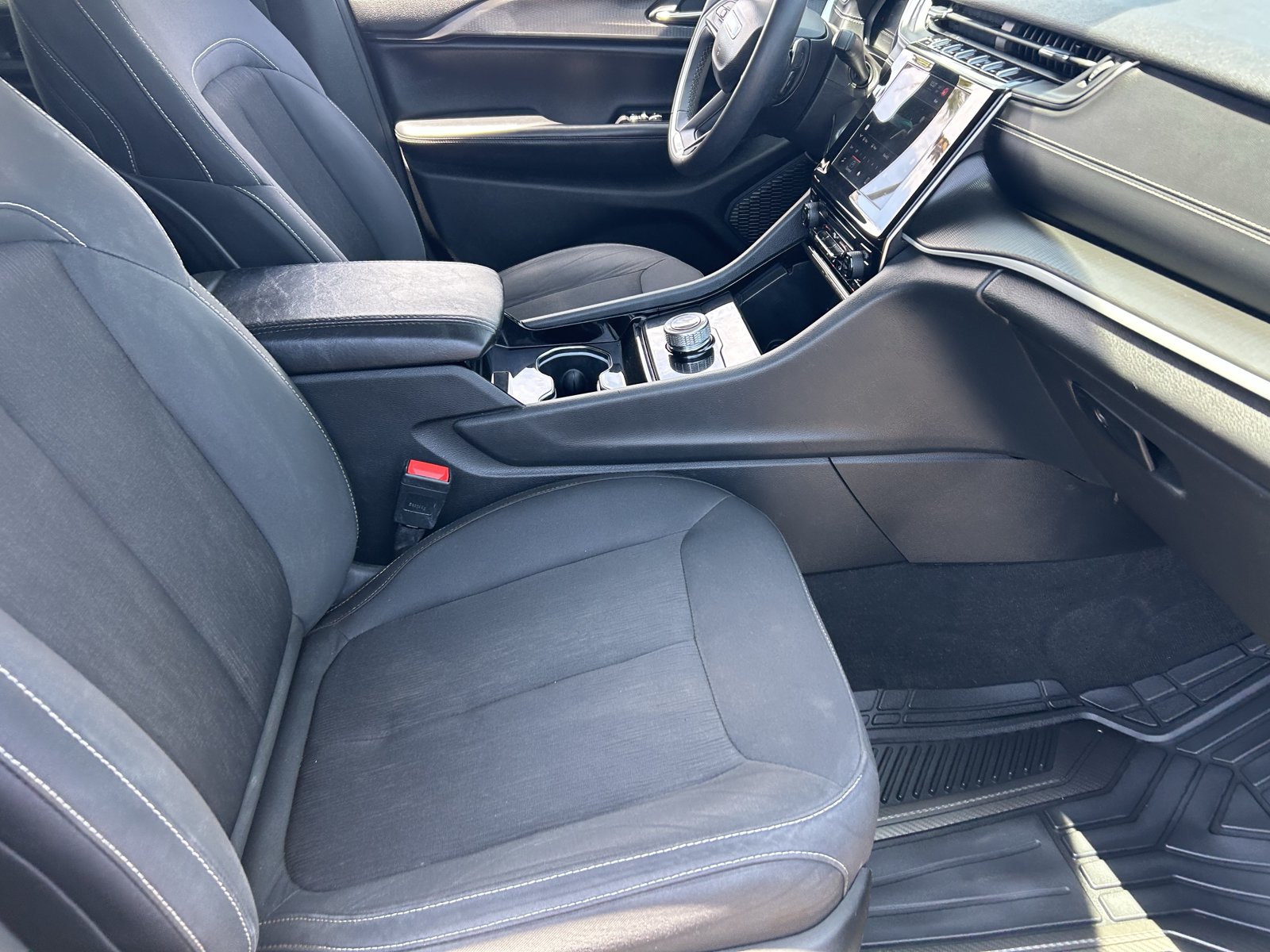 Used 2023 Jeep Grand Cherokee L Laredo RWD image 12