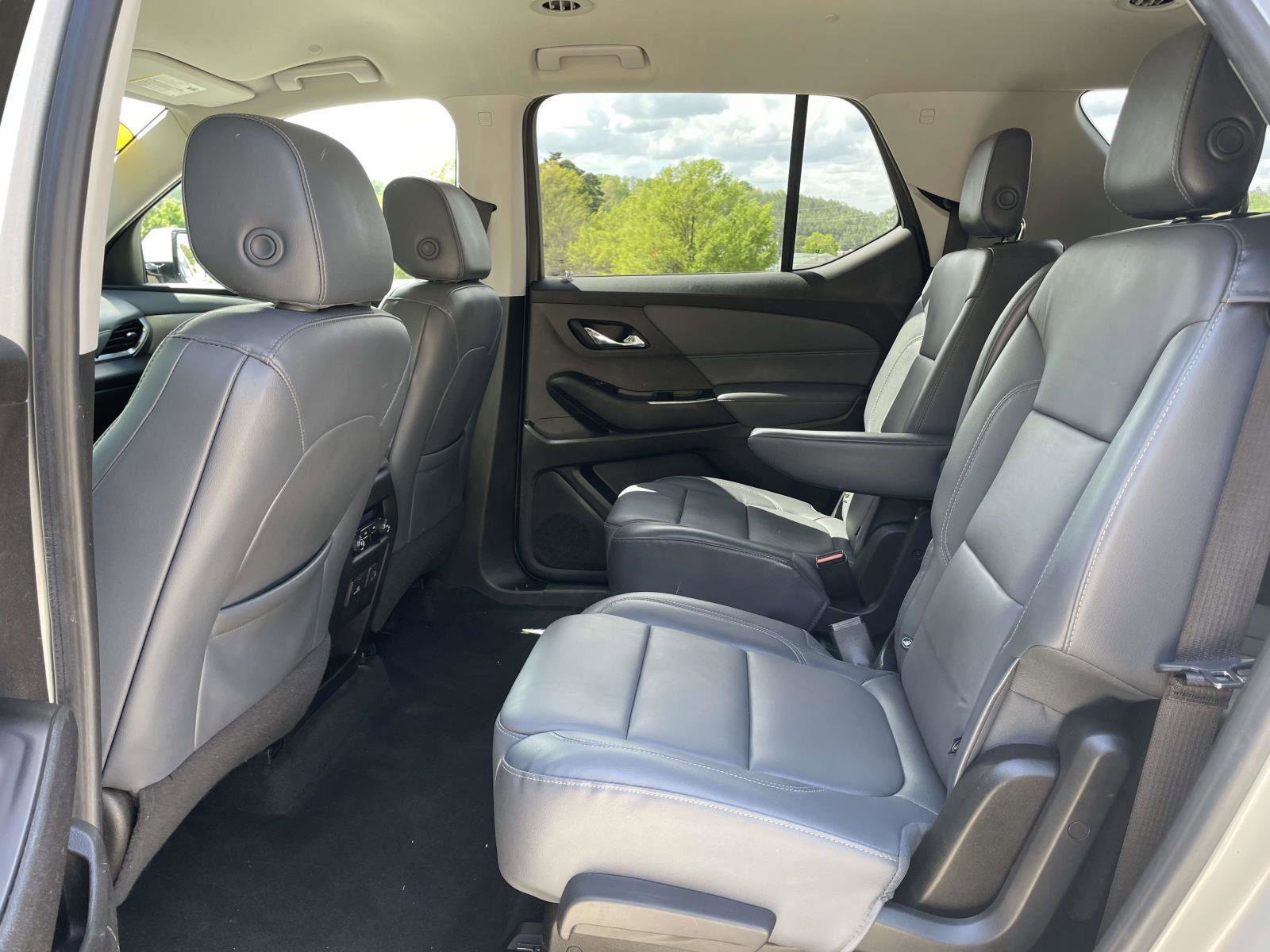 Used 2018 Chevrolet Traverse LT image 3