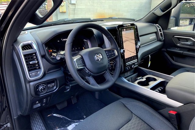 New 2026 RAM 1500 4x4 Crew Cab image 8