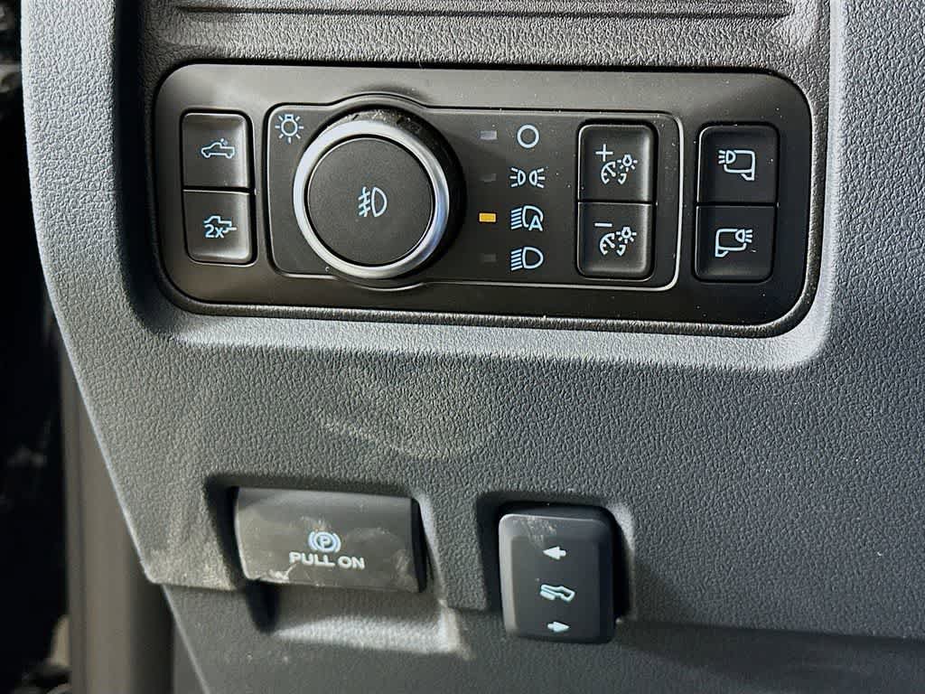 New 2026 Ford F250 Lariat w/ Black Appearance Package image 27