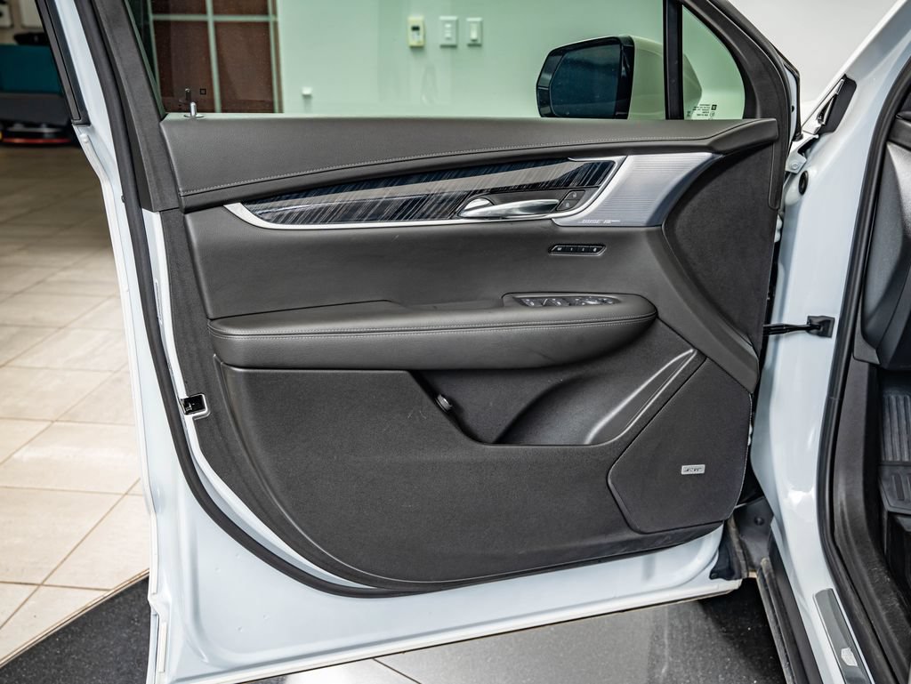 Used 2025 Cadillac XT6 Premium Luxury w/ Technology Package AWD/4WD image 19