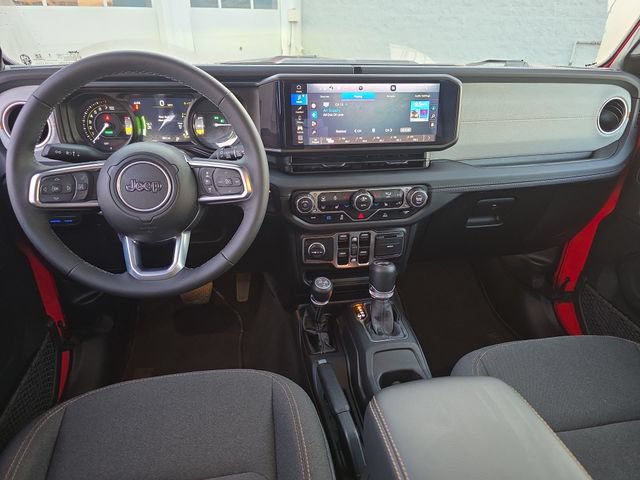 Used 2025 Jeep Wrangler Unlimited Sahara AWD/4WD image 16