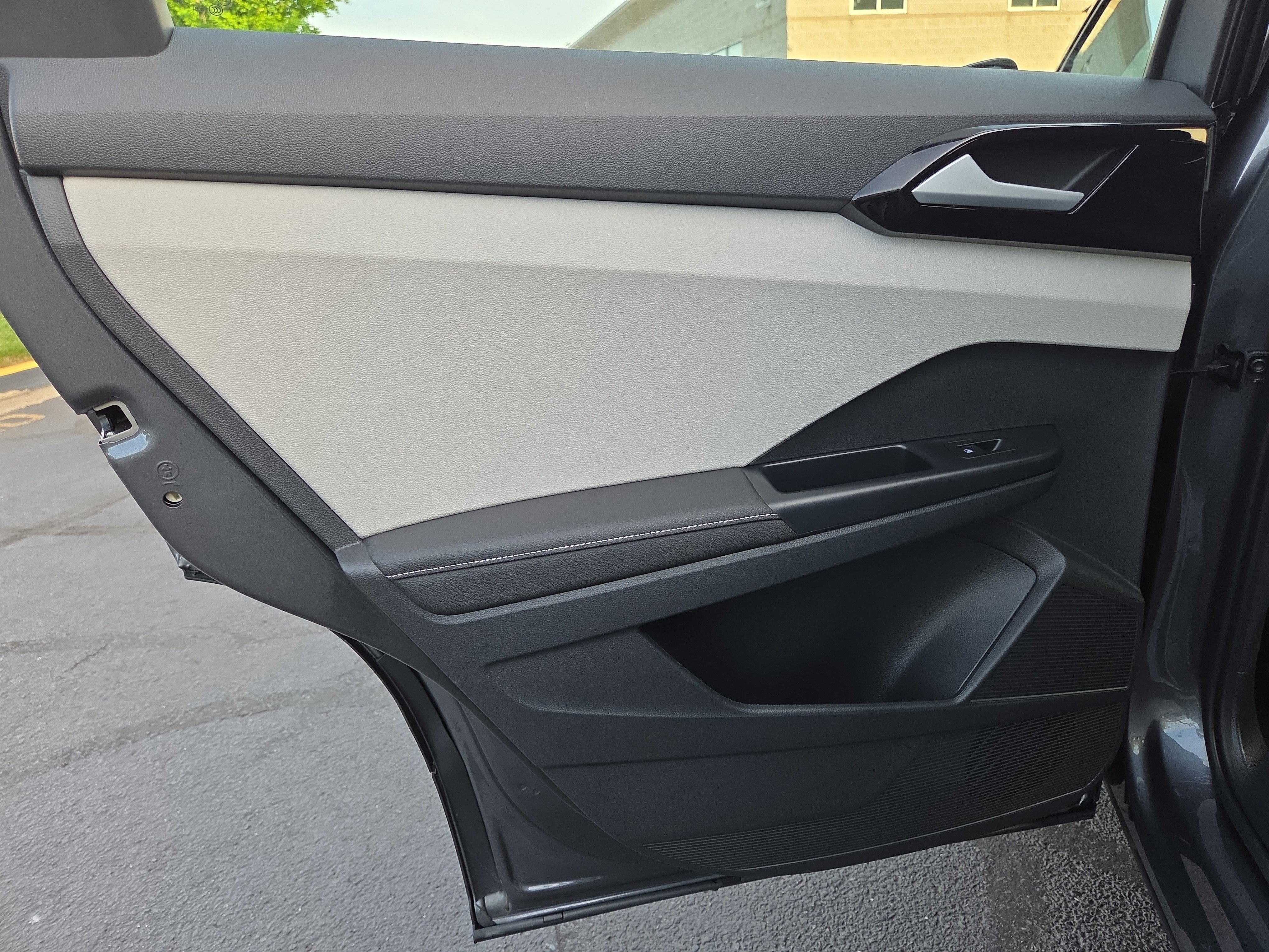 Certified 2025 Volkswagen Taos S image 24