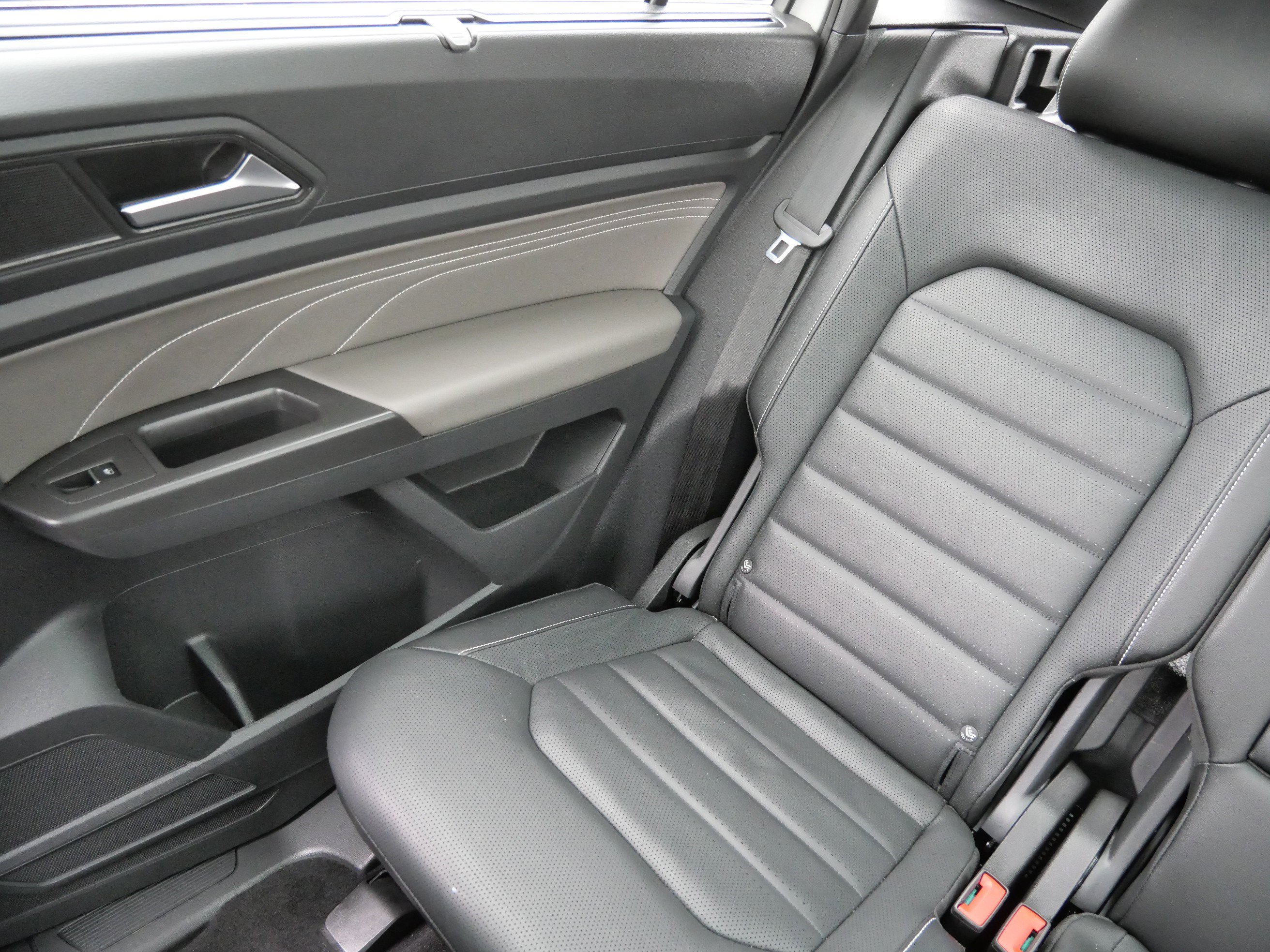 Certified 2023 Volkswagen Atlas Cross Sport SEL Premium R-Line image 12