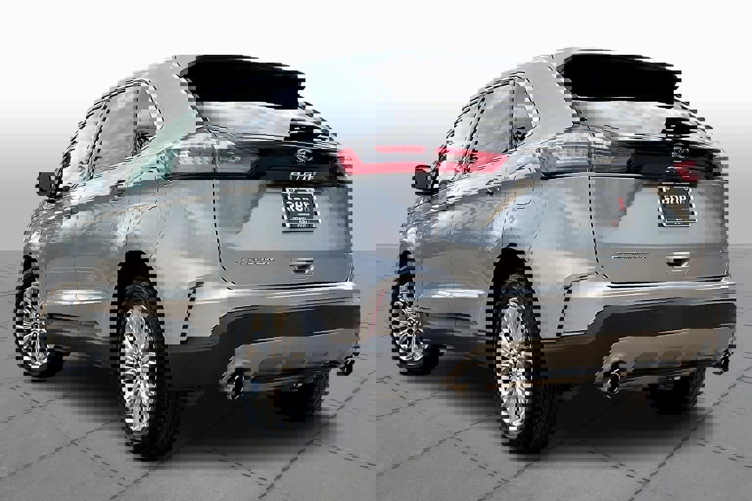 Used 2024 Ford Edge Titanium image 10