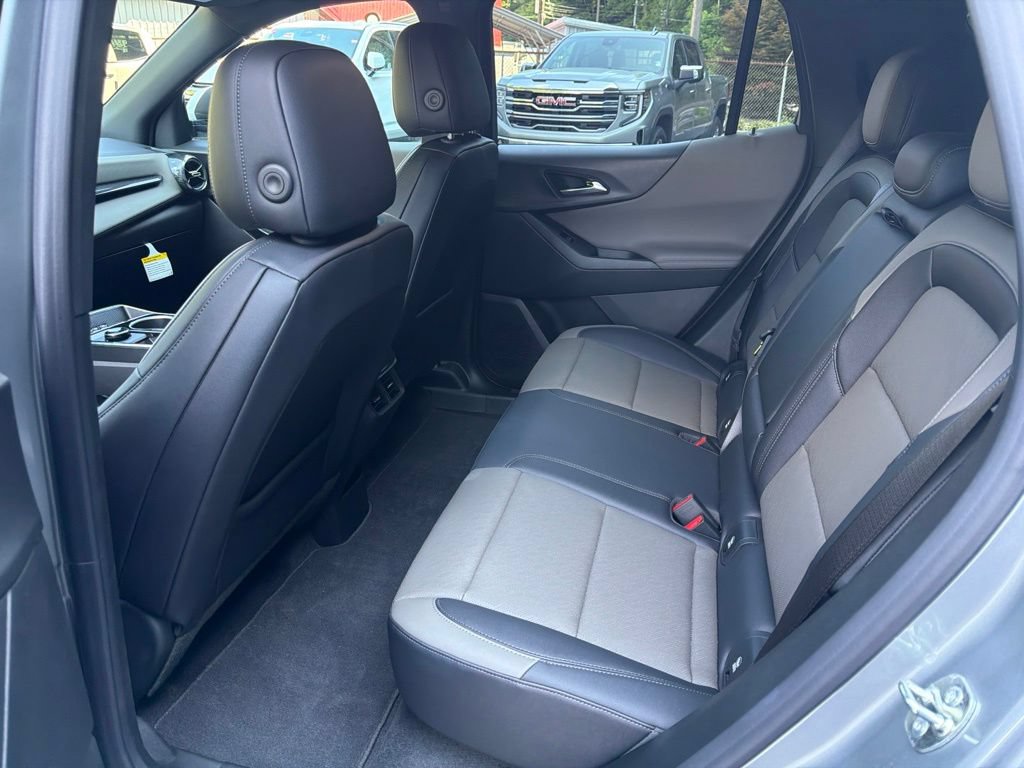 New 2026 Chevrolet Equinox LT w/ Convenience Package II AWD/4WD image 12