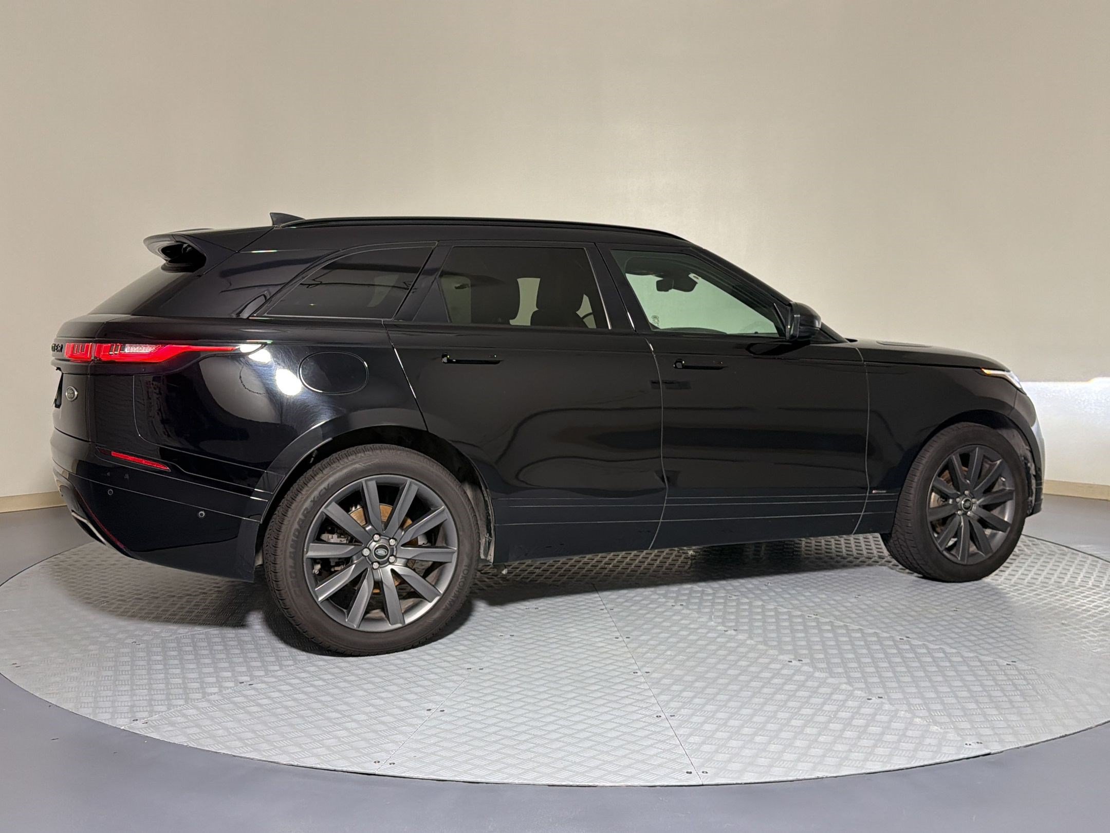 Used 2018 Land Rover Range Rover Velar R-Dynamic HSE AWD/4WD image 8
