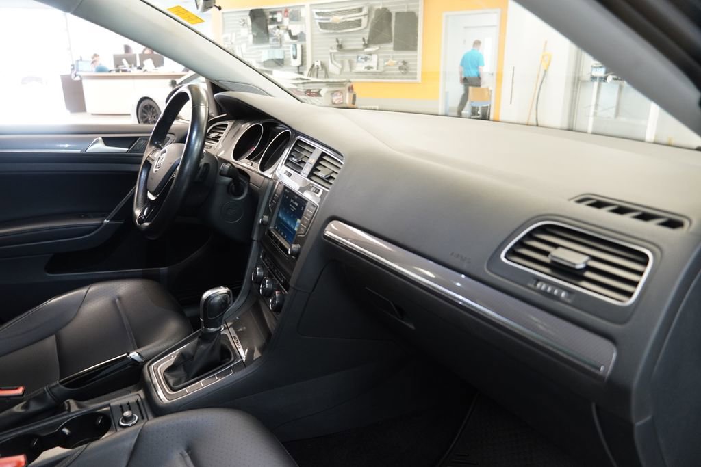 Used 2017 Volkswagen Golf Alltrack image 30