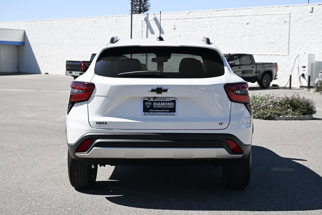 New 2026 Chevrolet Trax LT w/ LPO, Blackout Package FWD image 6