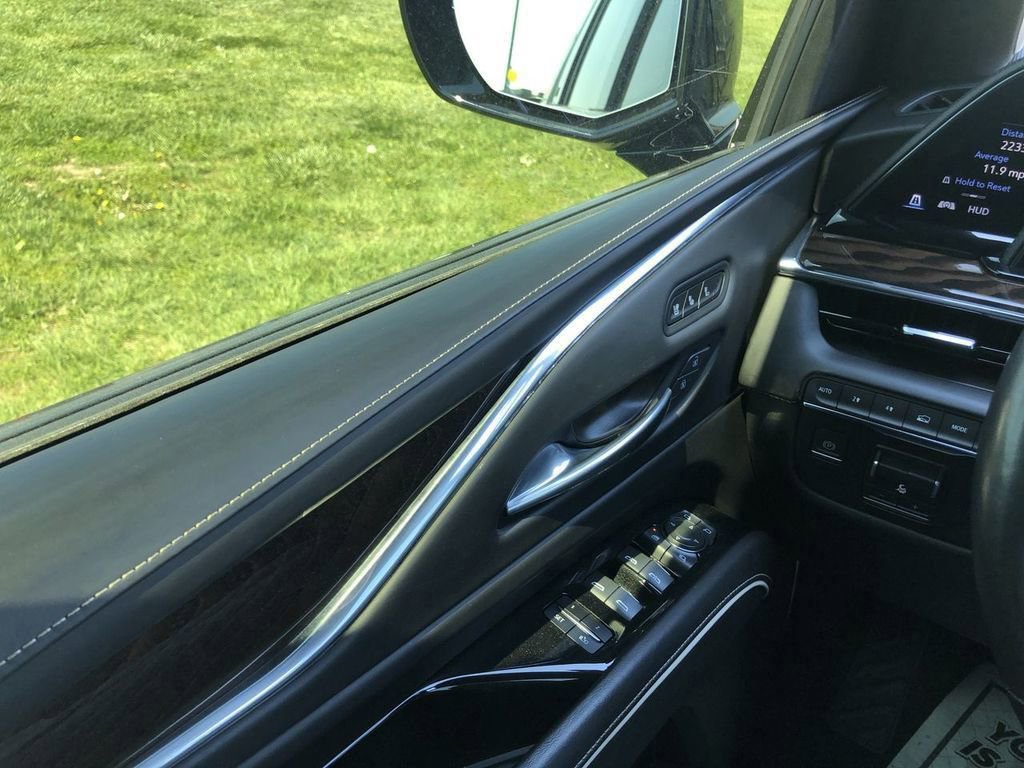 Used 2023 Cadillac Escalade ESV Sport Platinum AWD/4WD image 23
