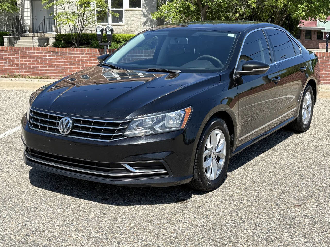 Used 2016 Volkswagen Passat 1.8T S image 2