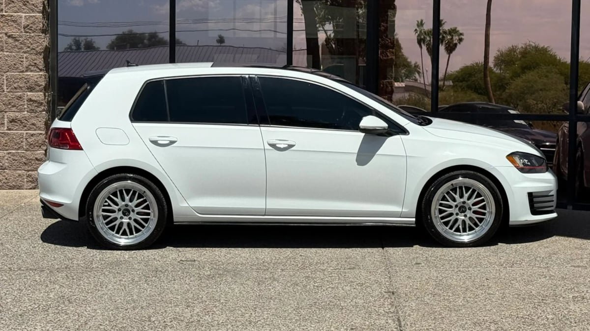 Used 2016 Volkswagen GTI SE w/ Lighting Package (SEL) FWD image 14