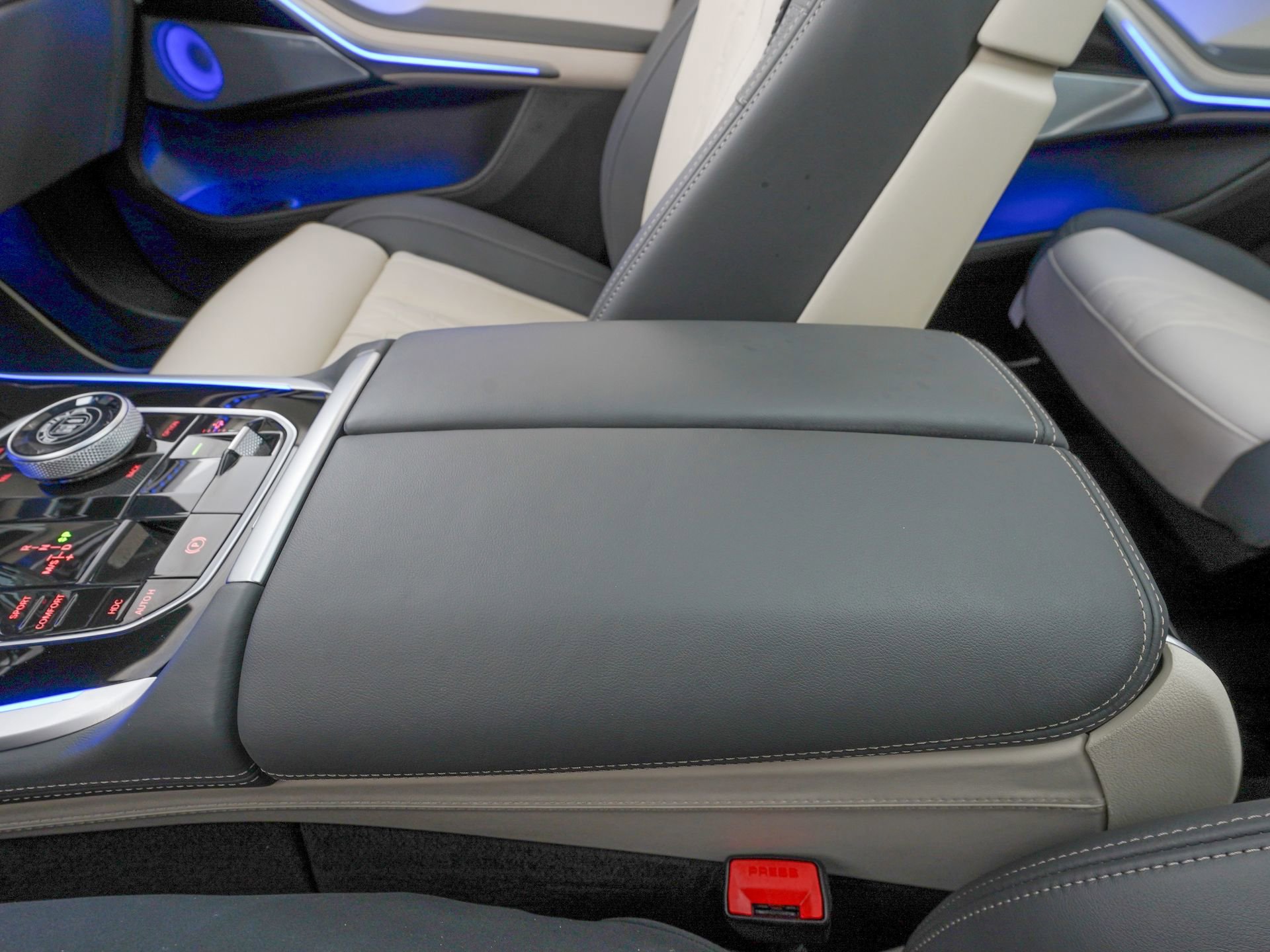 Used 2025 BMW ALPINA XB7 image 30