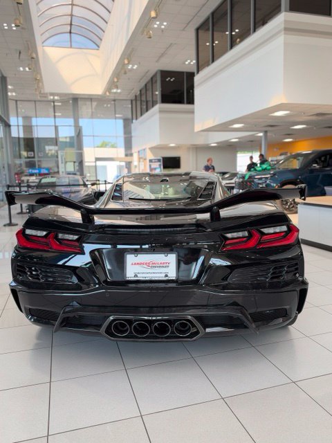 Used 2026 Chevrolet Corvette Z06 w/ Z07 Performance Package RWD image 3