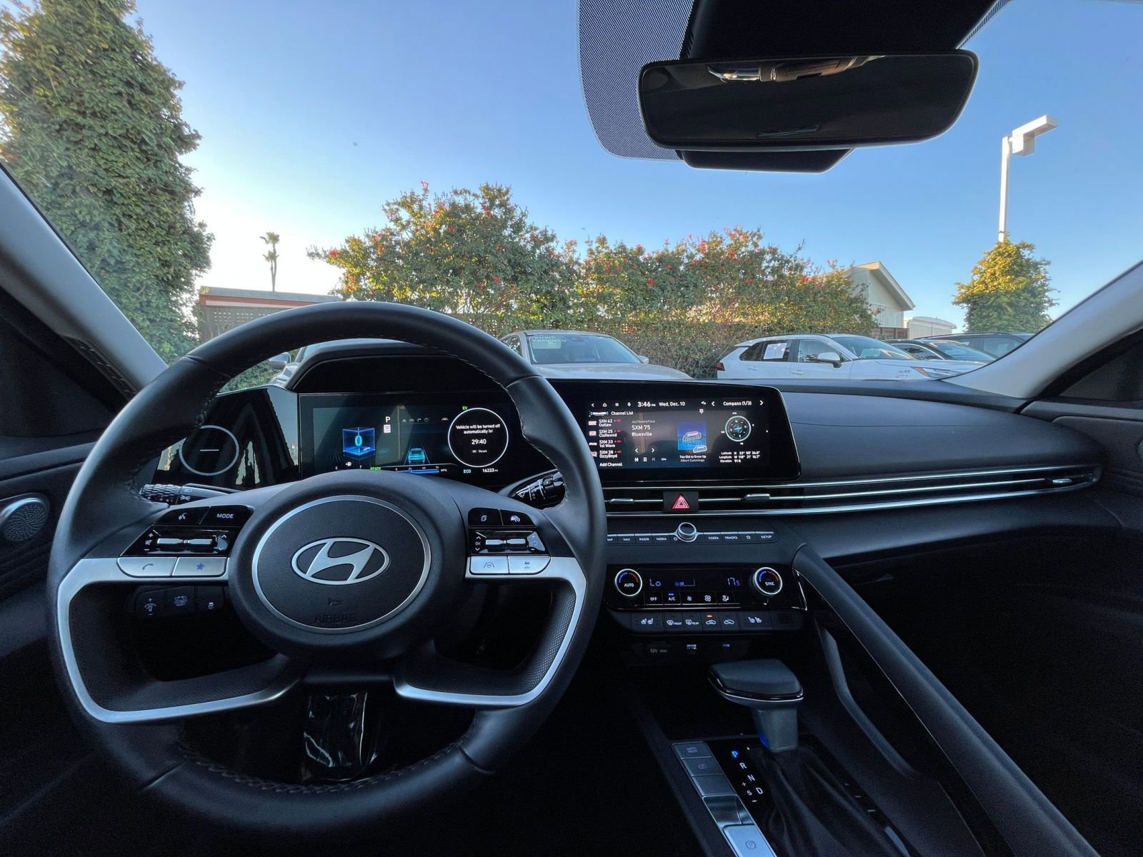 Used 2025 Hyundai Elantra Limited image 34