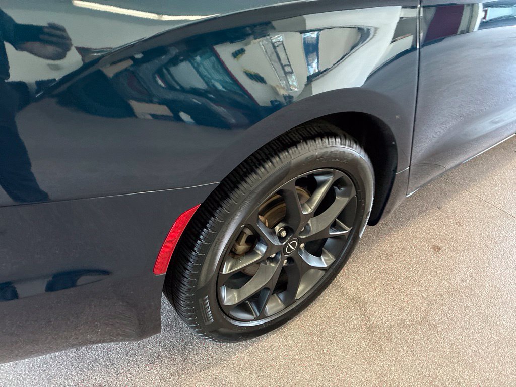 Certified 2025 Chrysler Pacifica Limited FWD image 38