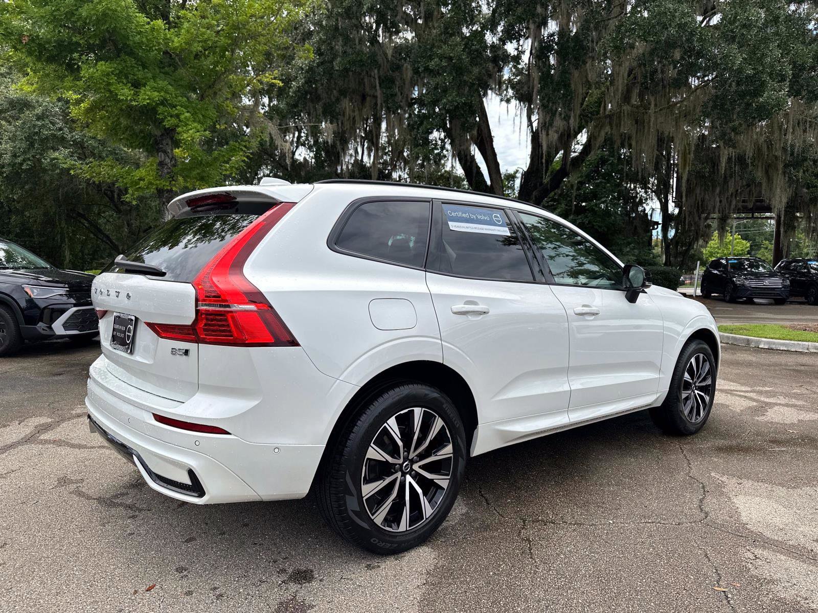 Certified 2024 Volvo XC60 B5 Plus image 3