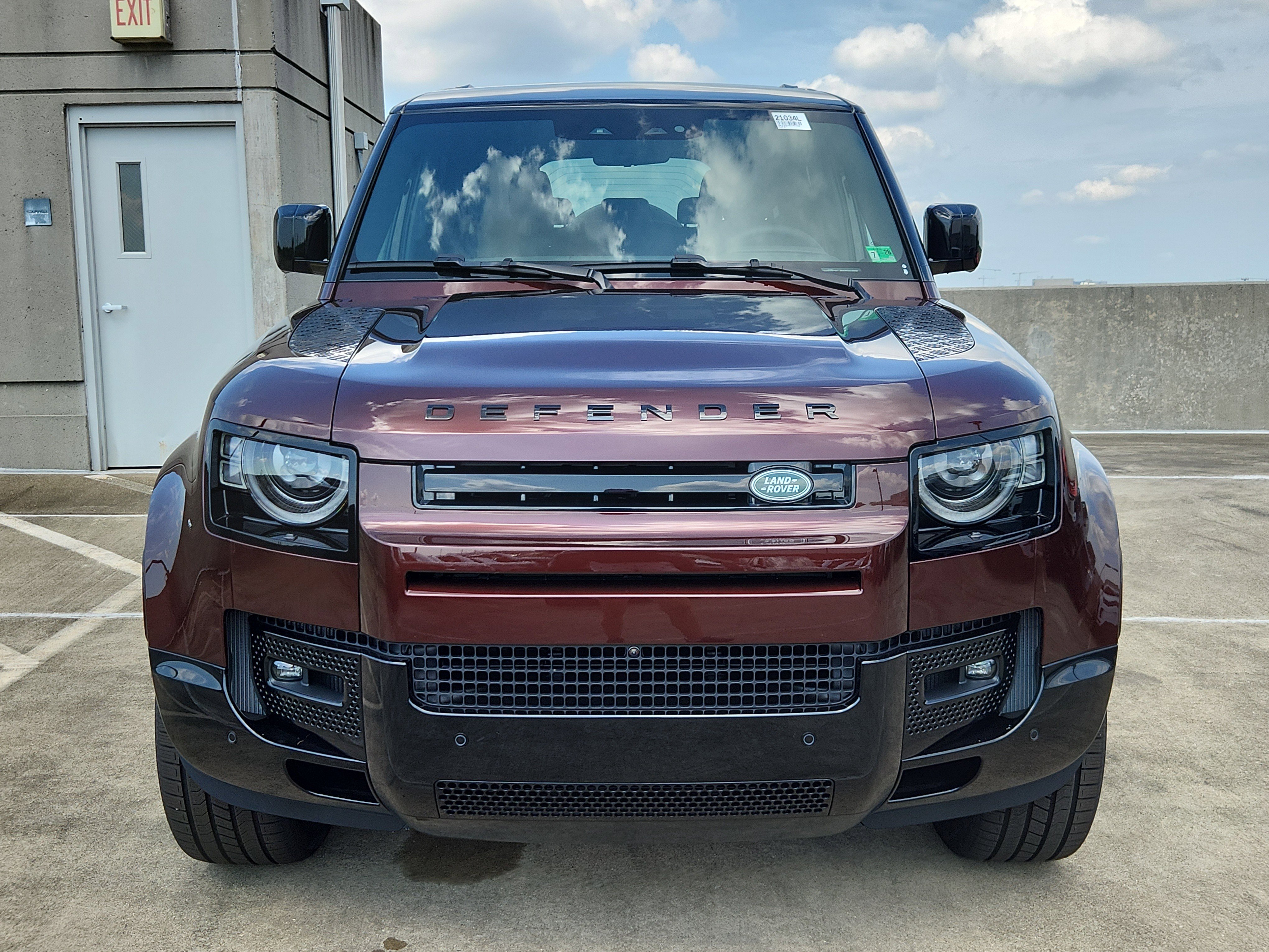 Used 2025 Land Rover Defender 130 X-Dynamic SE image 8